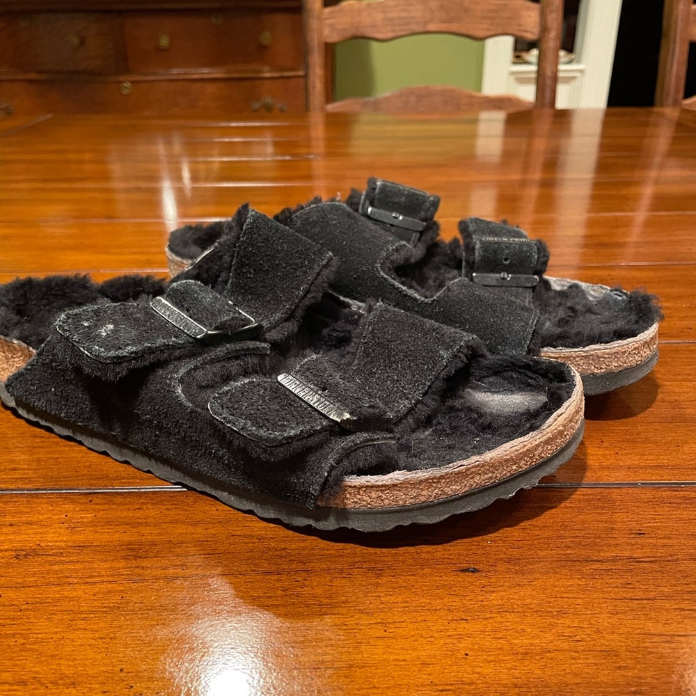 🚨Black suede Birkenstock Arizona slide sandals with shearling footbed 40